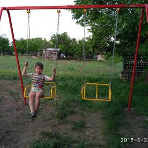 Качели двухместные на цепях, для всей семьи.