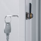 shkaf_odezhnyy_metallicheskiy y1e